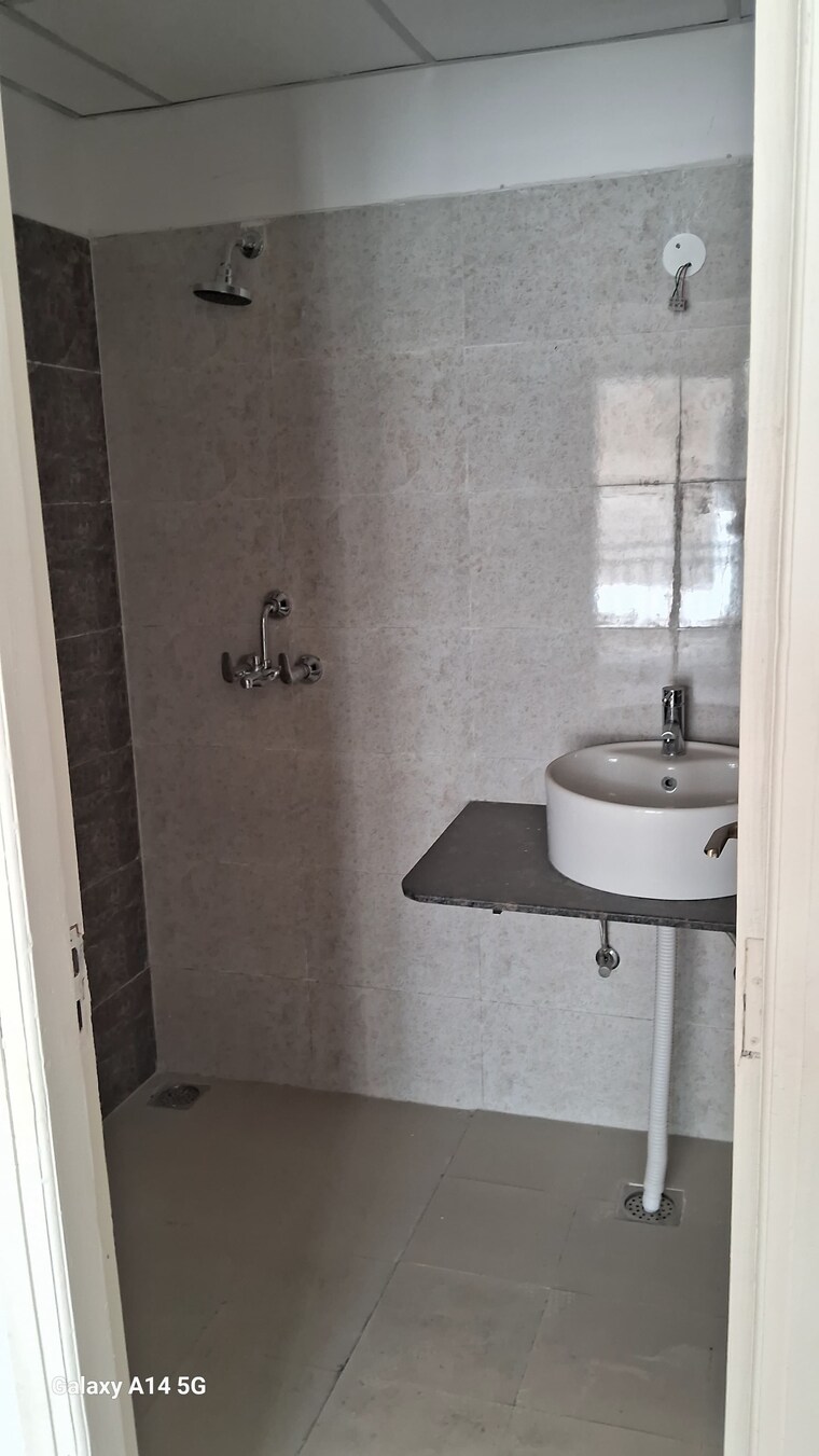 Bathroom, sushma-valencia 3.5 Bedroom 244 Sq.Ft. Apartment In International Airport Road Zirakpur 9343723