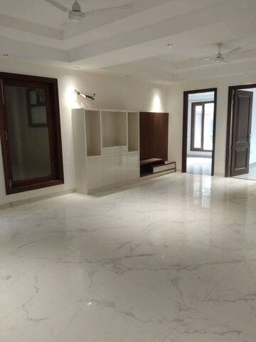 Room in 3 BHK Builder Floor at CS Roseate 63, Sector 63a – for Sale