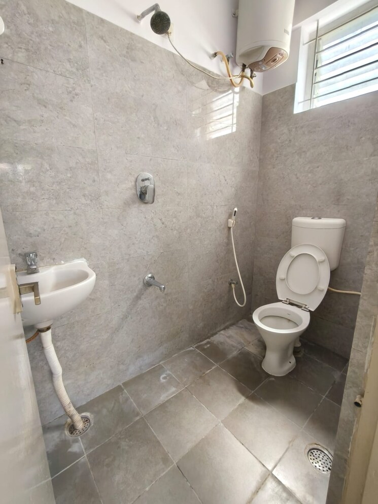 Bathroom, sundar-residency-bangalore 1 RK 300 Sq.Ft. Apartment In Cv Raman Nagar Bangalore 9343706