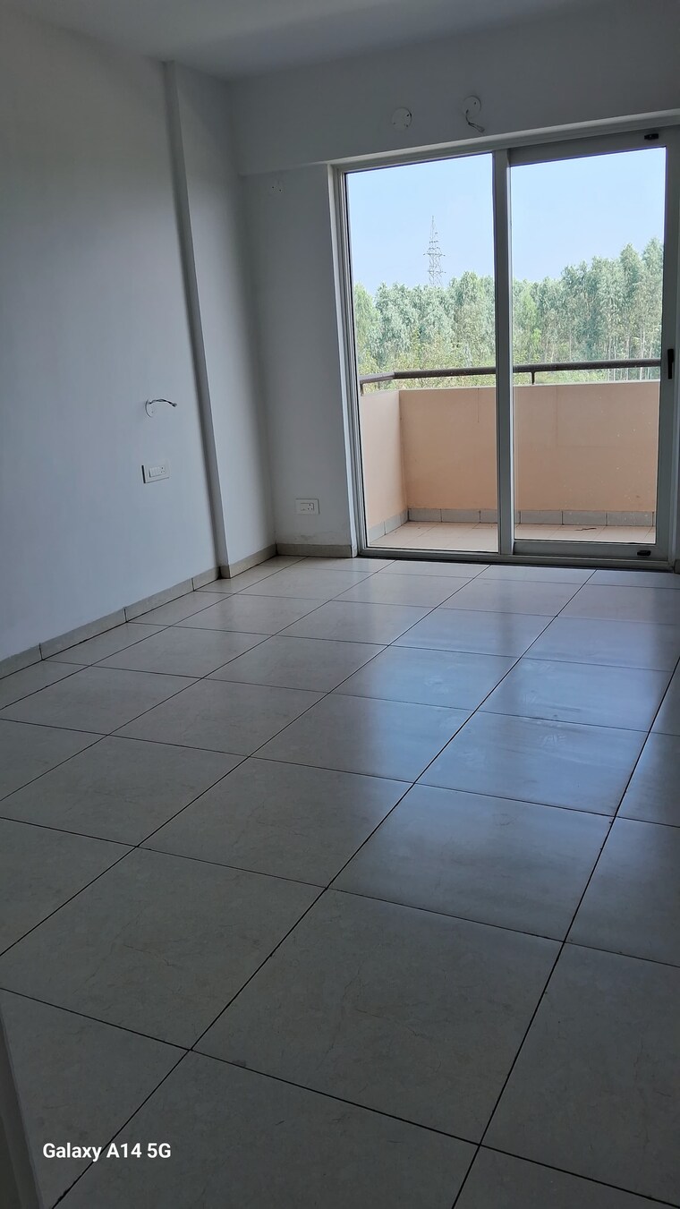 Room, sushma-valencia 3.5 Bedroom 250 Sq.Yd. Apartment In International Airport Road Zirakpur 9343889