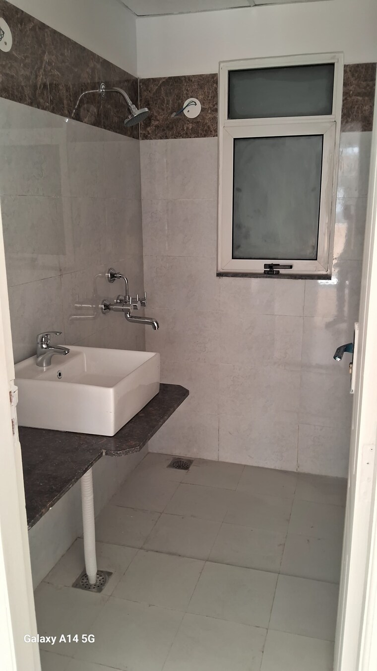 Bathroom, sushma-valencia 3.5 Bedroom 250 Sq.Yd. Apartment In International Airport Road Zirakpur 9343889