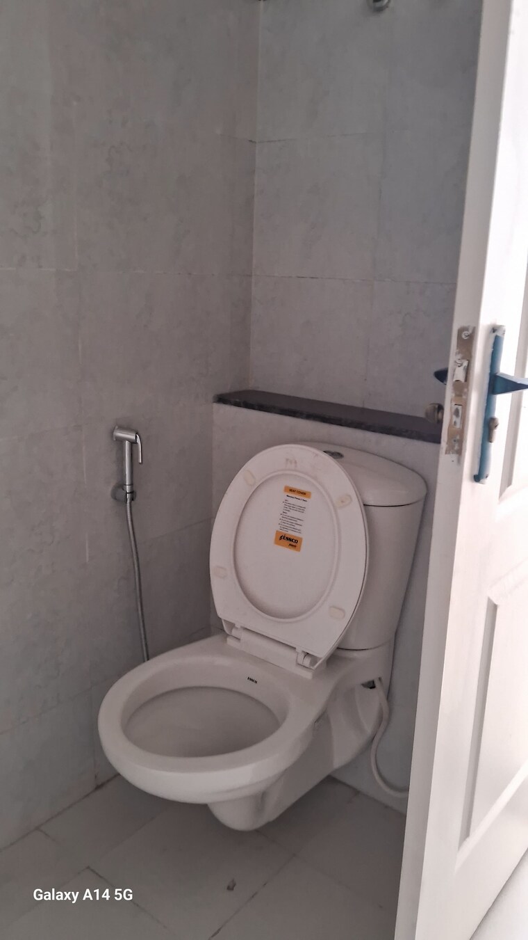 Bathroom, sushma-valencia 3.5 Bedroom 250 Sq.Yd. Apartment In International Airport Road Zirakpur 9343889