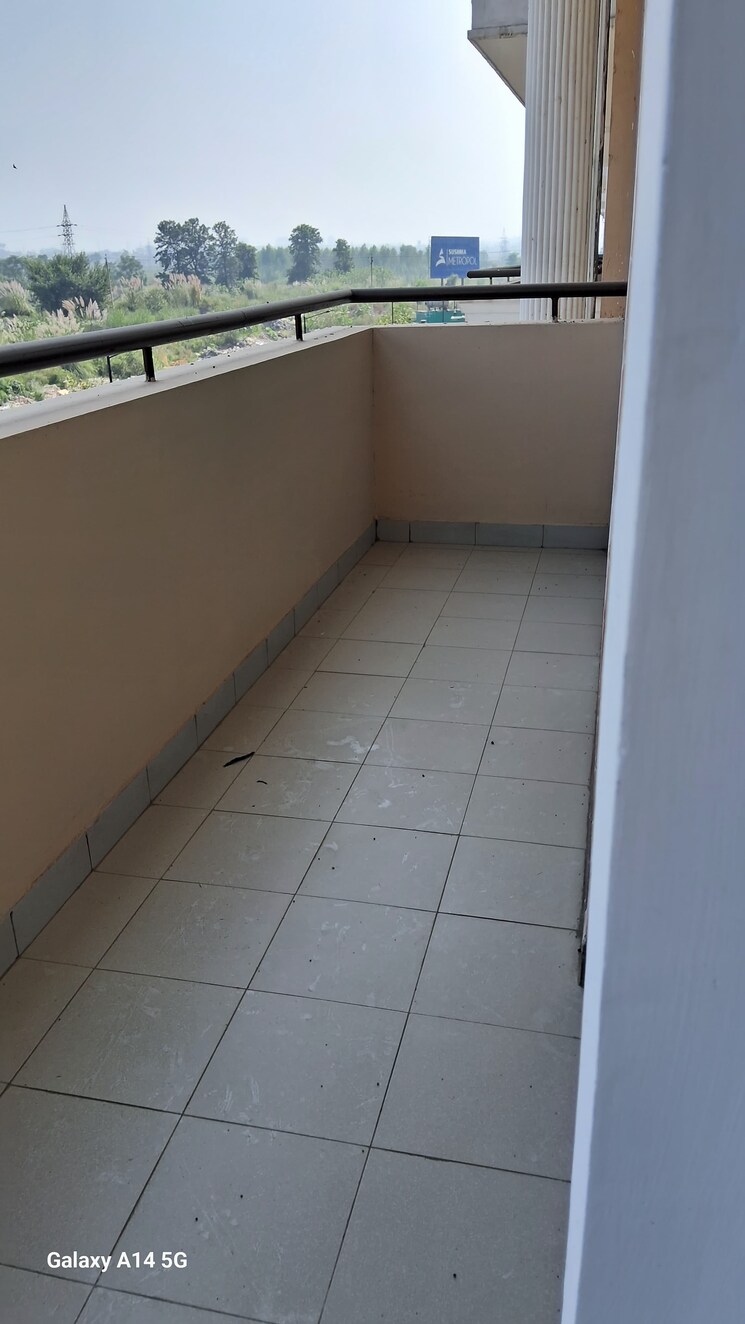 Balcony, sushma-valencia 3.5 Bedroom 250 Sq.Yd. Apartment In International Airport Road Zirakpur 9343889