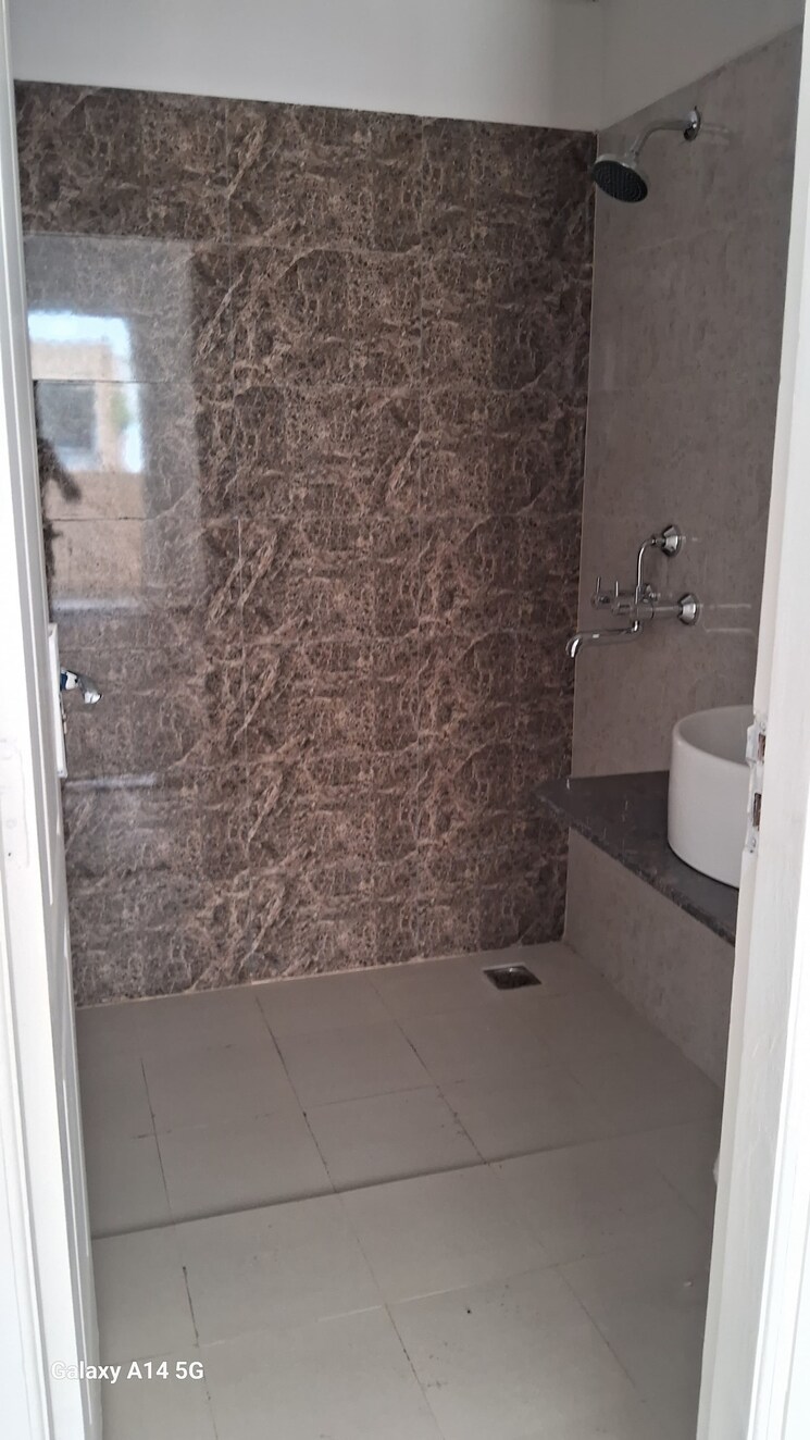 Bathroom, sushma-valencia 3.5 Bedroom 250 Sq.Yd. Apartment In International Airport Road Zirakpur 9343889