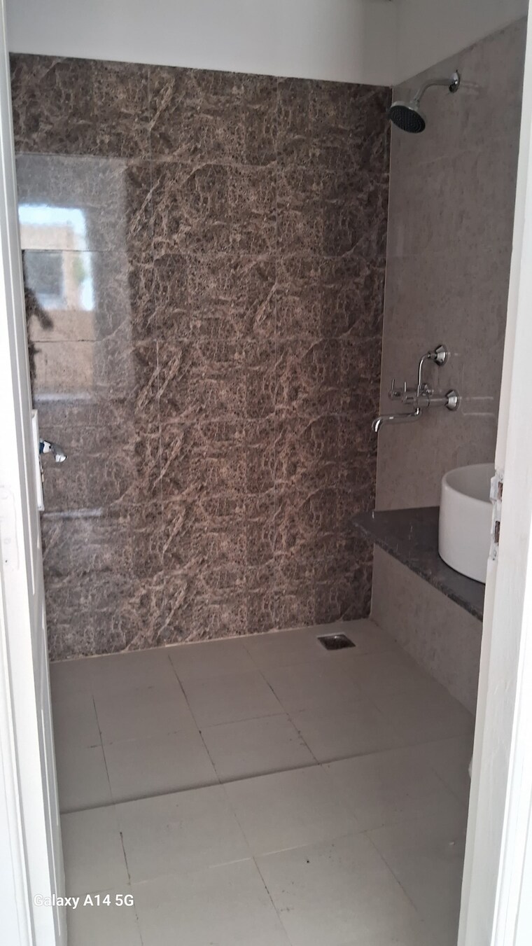Bathroom, sushma-valencia 3.5 Bedroom 250 Sq.Yd. Apartment In International Airport Road Zirakpur 9343889