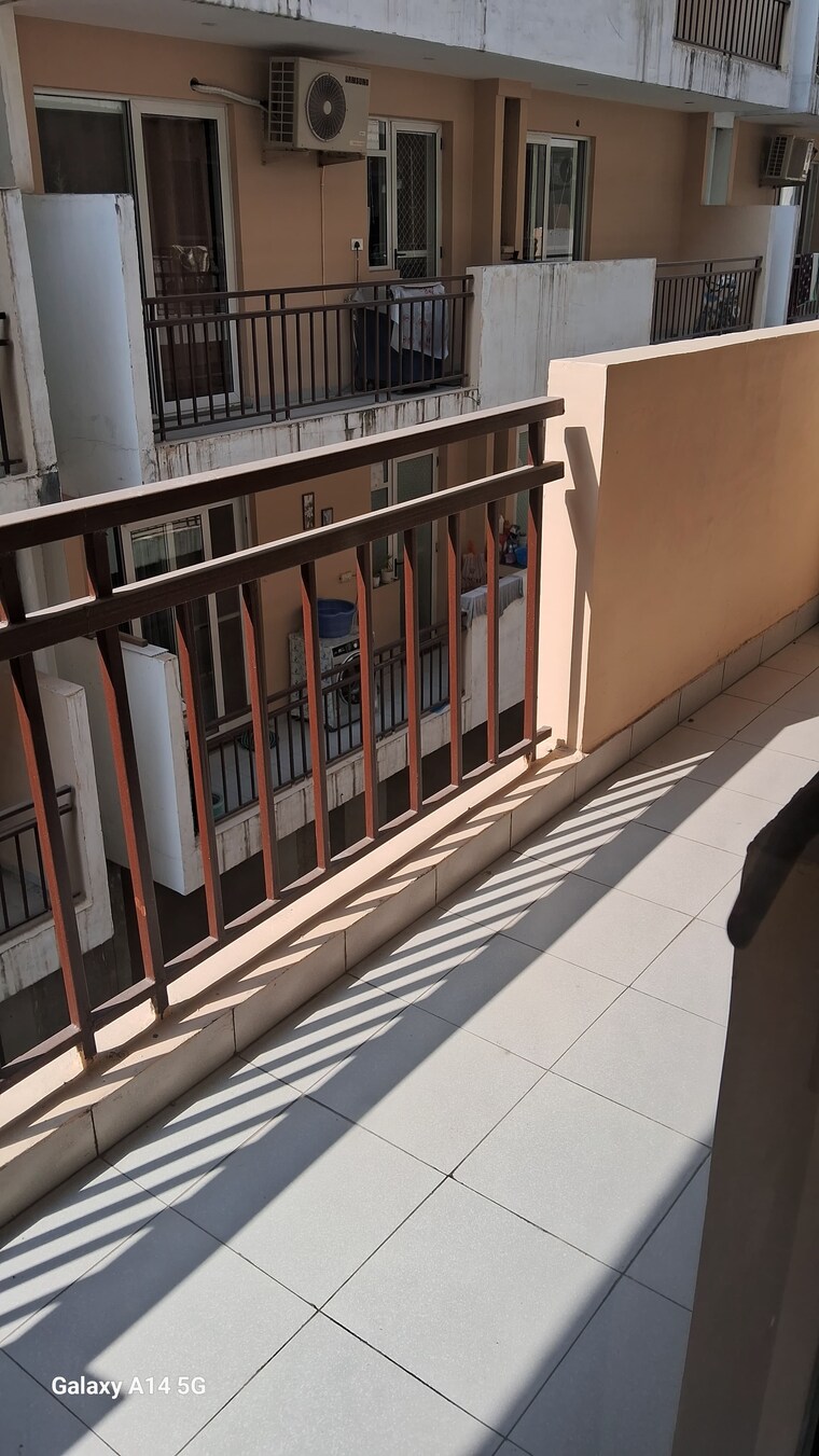Balcony, sushma-valencia 3.5 Bedroom 250 Sq.Yd. Apartment In International Airport Road Zirakpur 9343889