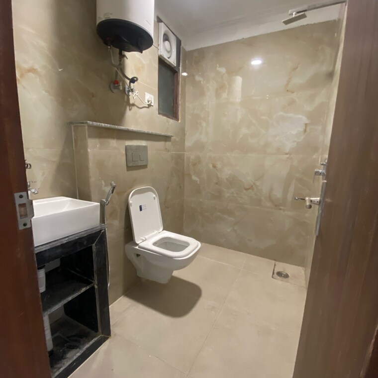 Bathroom, chattarpur 2 Bedroom 1000 Sq.Ft. Builder Floor In Chattarpur Delhi 9343921