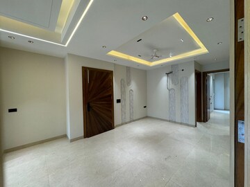 Room in 4 BHK Builder Floor at Vipul World Floors, Sector 48 – for Sale