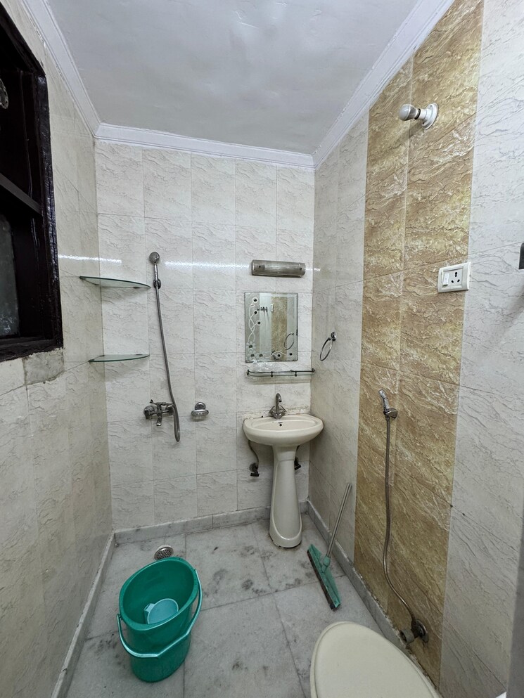 Bathroom, prateek-grand-city 2 Bedroom 970 Sq.Ft. Apartment In Siddharth Vihar Ghaziabad 9343915