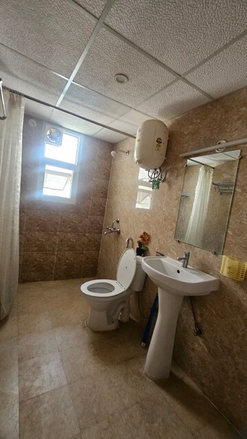 Bathroom in 2.5 BHK Independent House at Gomti Nagar – for Rent