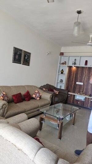 Living Room in 2.5 BHK Independent House at Gomti Nagar – for Rent
