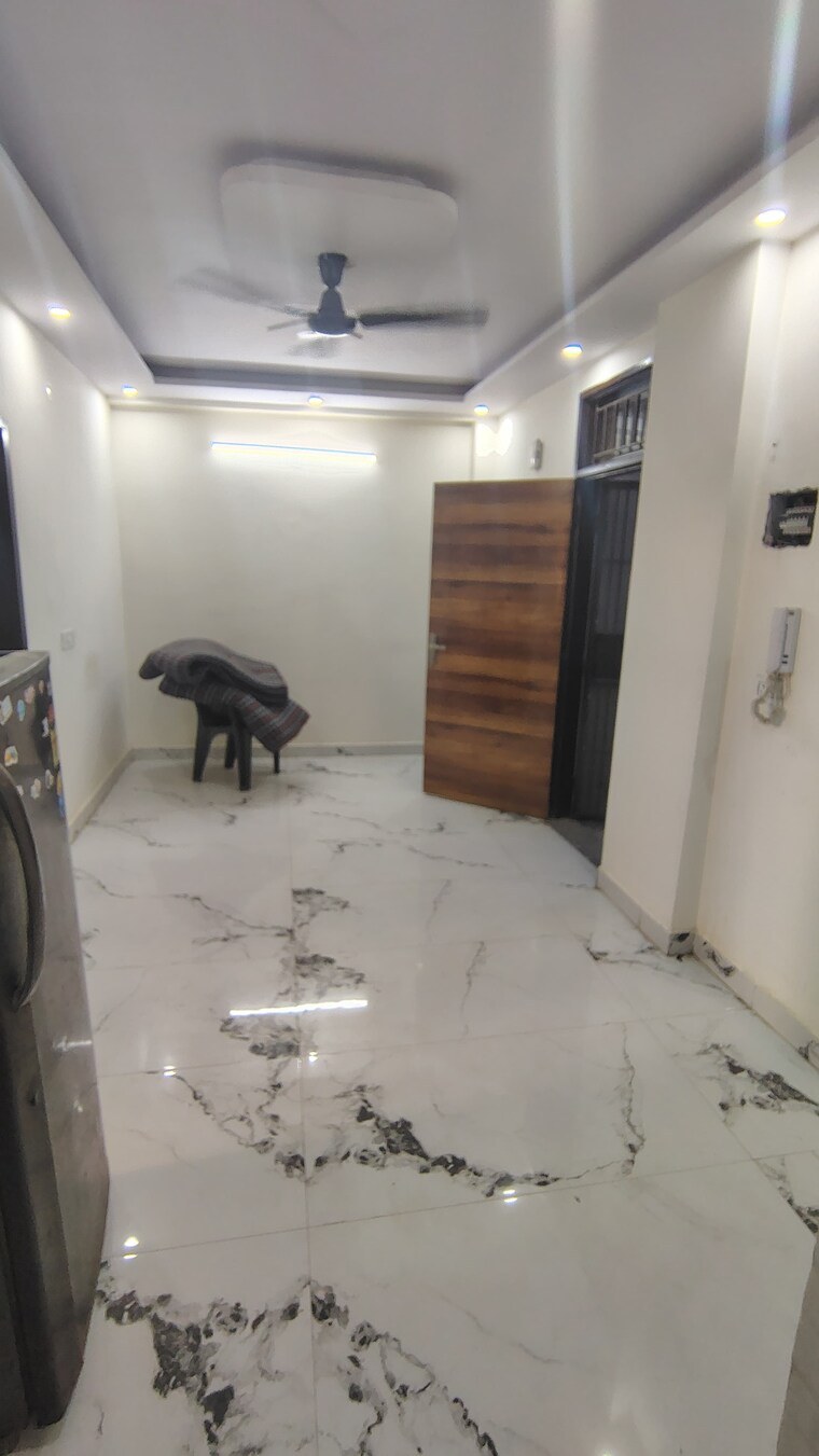 Team Area, dwarka mor 2 Bedroom 540 Sq.Yd. Builder Floor In Dwarka Mor Delhi 9343982