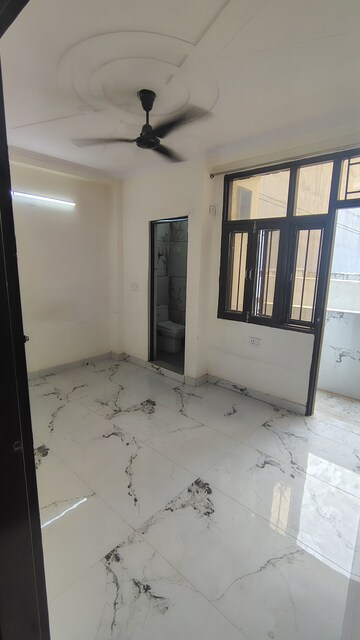 Room in 2 BHK Builder Floor at Dwarka Mor – for Rent
