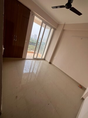 Room in 3 BHK Apartment at Amrapali Golf Homes, Haibatpur – for Rent