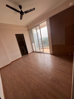 Room in 3 BHK Apartment at Amrapali Golf Homes, Haibatpur – for Rent