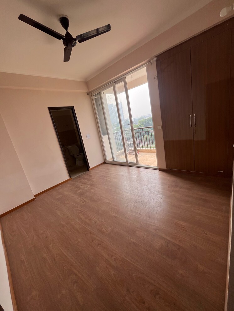 Room, amrapali-golf-homes 3 Bedroom 1115 Sq.Ft. Apartment In Haibatpur Greater Noida 9344043