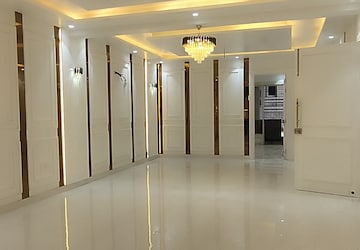 Building Lobby in 4 BHK Builder Floor at Green Fields Colony – for Sale