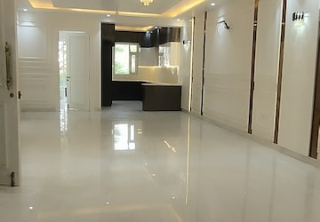 Room in 4 BHK Builder Floor at Green Fields Colony – for Sale