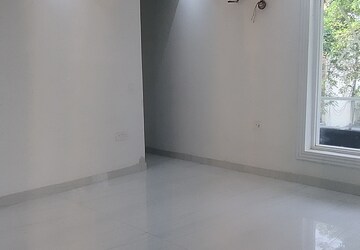 Room in 4 BHK Builder Floor at Green Fields Colony – for Sale