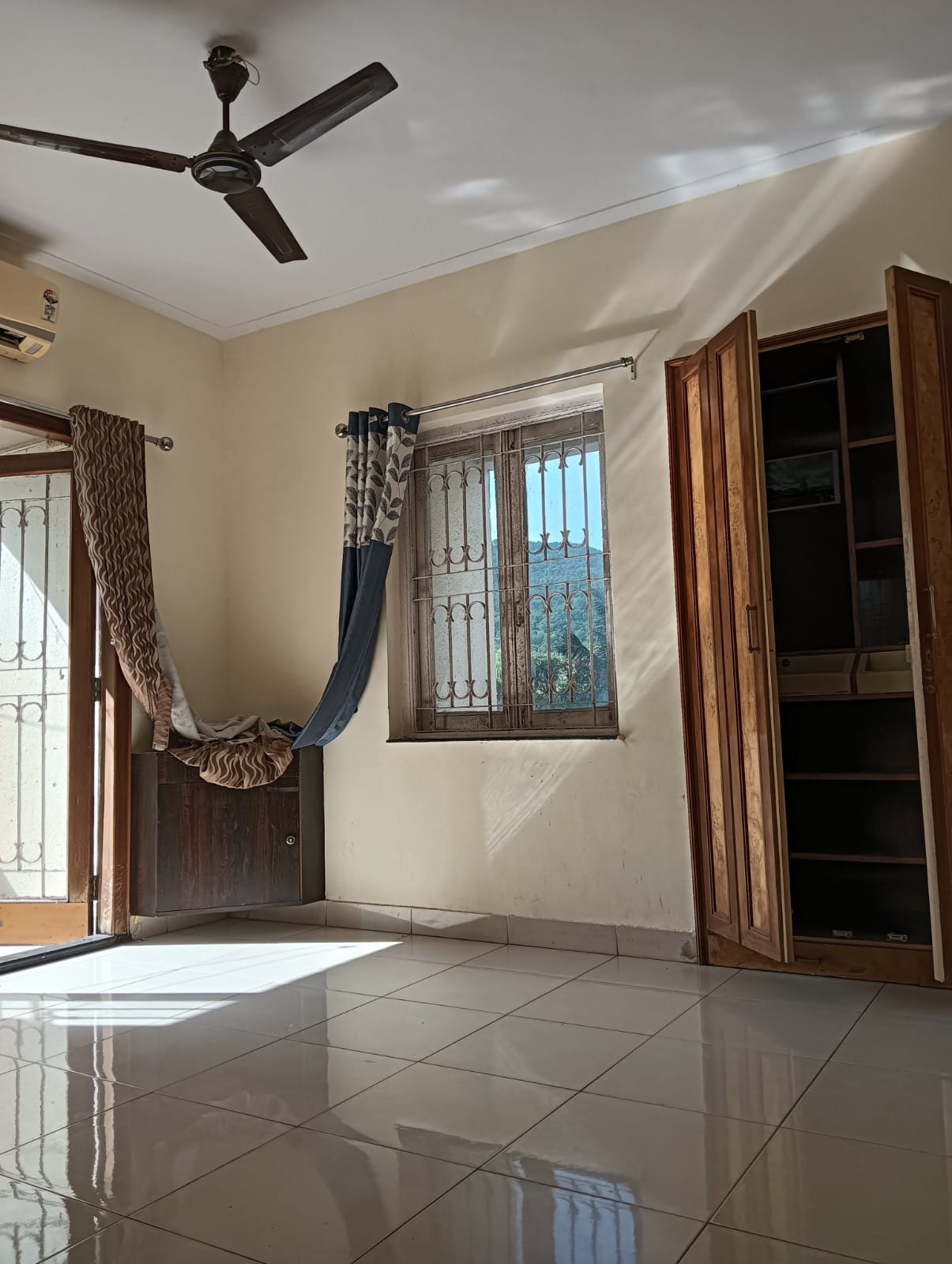 4 BHK 1200 Sq.Ft. Apartment in Windsor Garden Enclave