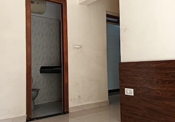 Room in 4 BHK Apartment at Windsor Garden Enclave, Vasant Vihar – for Sale