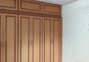 Room in 4 BHK Apartment at Windsor Garden Enclave, Vasant Vihar – for Sale