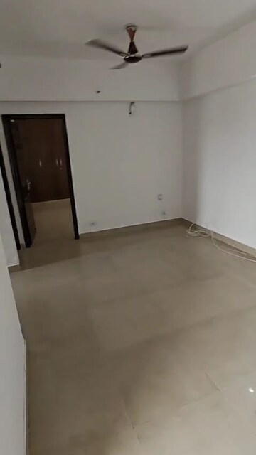 Room in 2 BHK Apartment at Supertech Cape Town, Sector 74 – for Sale