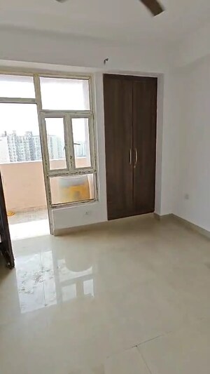 Room in 2 BHK Apartment at Supertech Cape Town, Sector 74 – for Sale