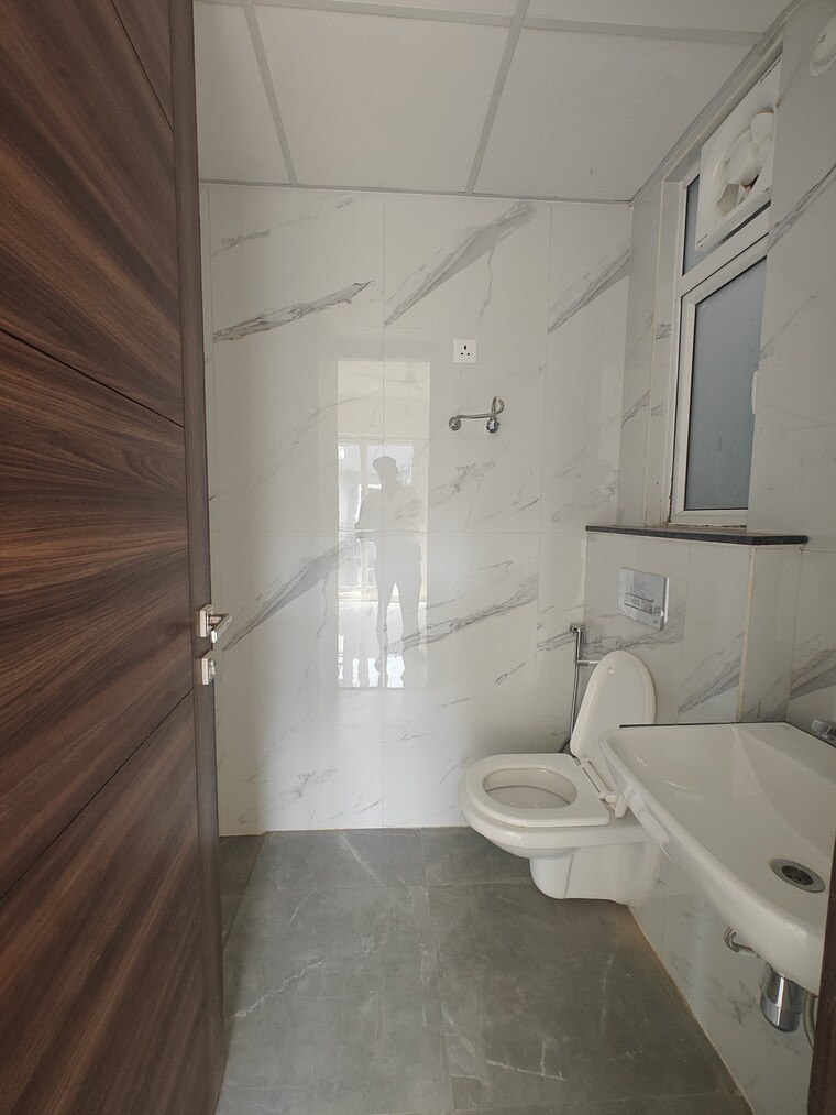 Bathroom, whiteland-blissville 3.5 Bedroom 1672 Sq.Ft. Builder Floor In Sector 76 Gurgaon 9344215