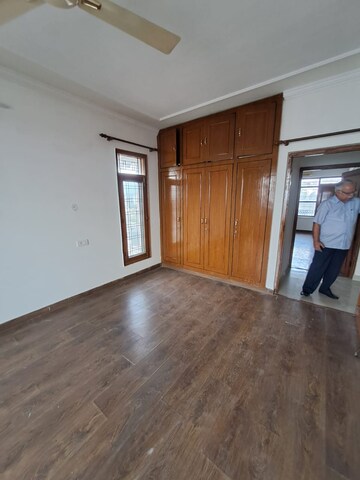 Room in 3 BHK Builder Floor at Sahastradhara – for Rent