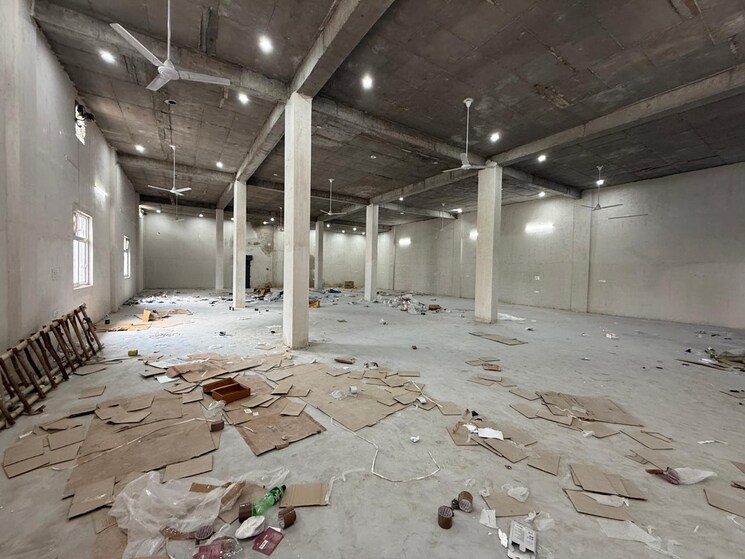  Parking, udyog vihar phase 6 Commercial Warehouse 2690 Sq.Ft. In Udyog Vihar Phase 6 Gurgaon 9344197