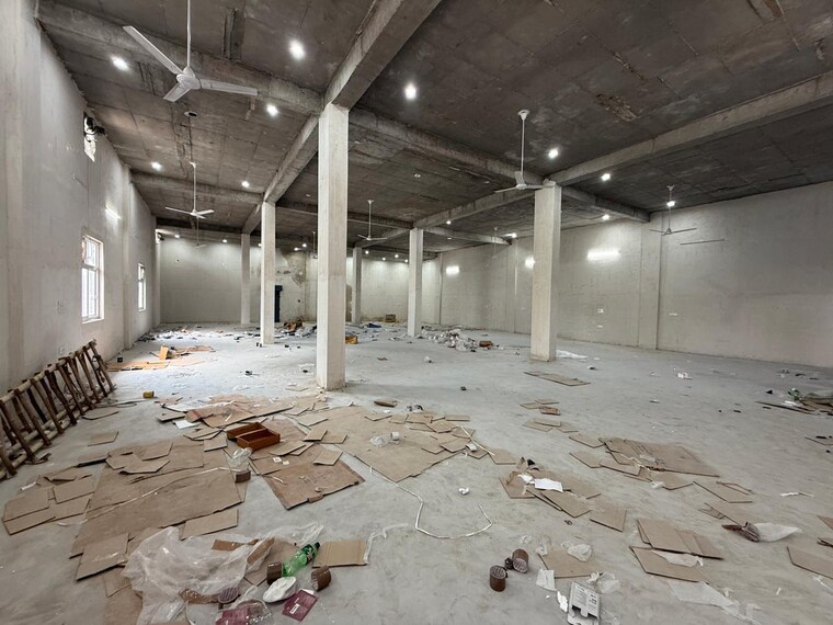  Parking, udyog vihar phase 6 Commercial Warehouse 2690 Sq.Ft. In Udyog Vihar Phase 6 Gurgaon 9344197