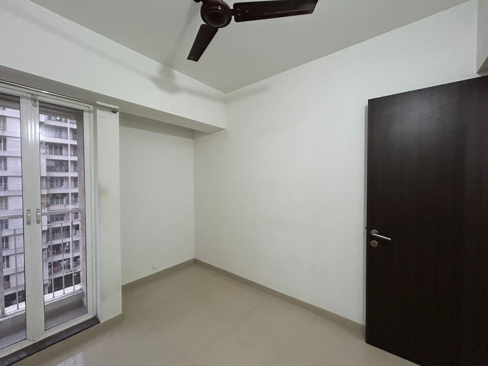 1.5 BHK + Pooja Room Apartment For Rent in Parshwanath Galaxy