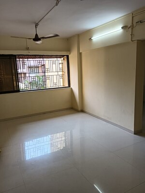 Room in 1 BHK Apartment at Tulsidham Complex, Kapur Bawdi – for Rent