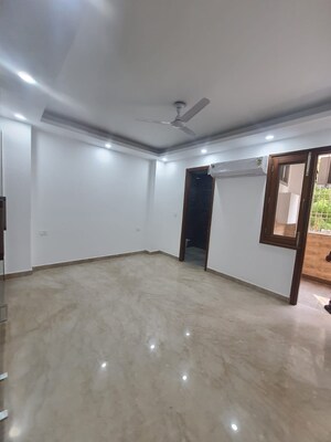 Room in 3 BHK Builder Floor at Kalkaji – for Rent