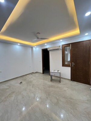 Master Bedroom in 3 BHK Builder Floor at Kalkaji – for Rent