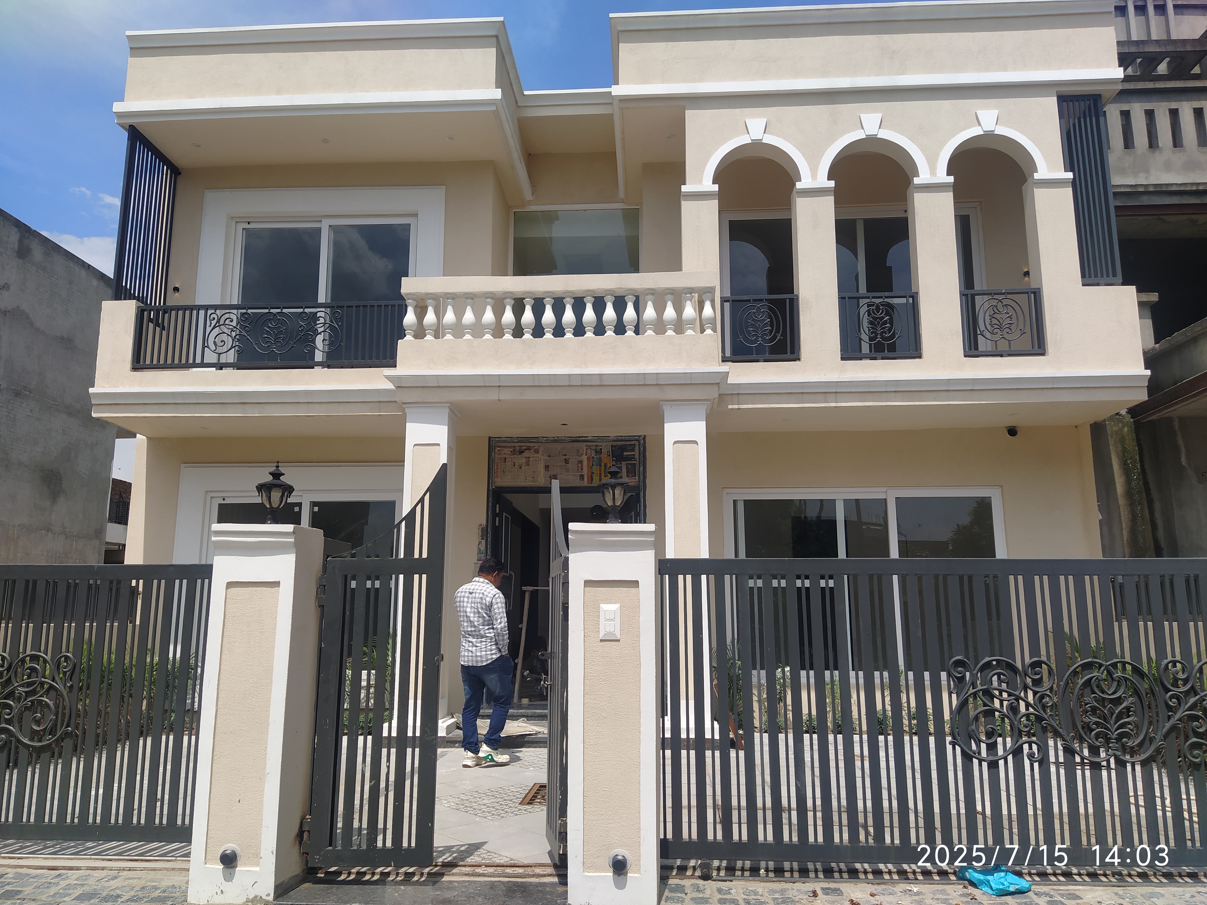 5 BHK Independent House For Sale in DLF Hyde Park