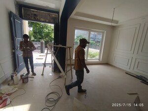 Room in 5 BHK Independent House at DLF Hyde Park, South Mullanpur – for Sale