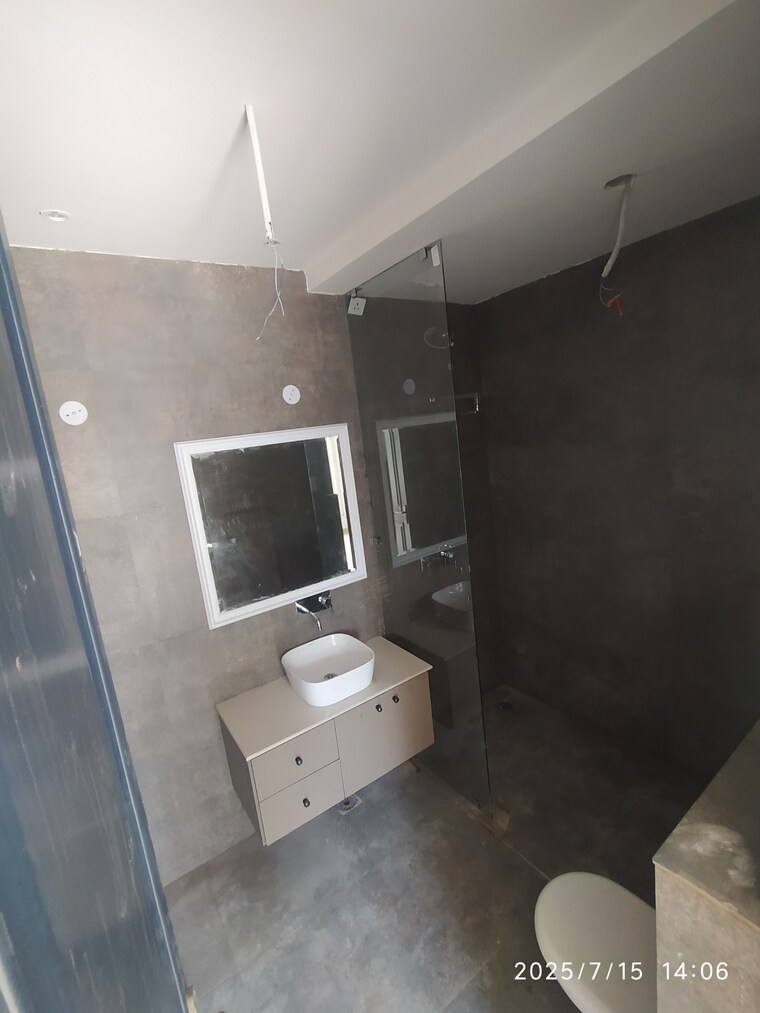 Attached Bathroom, dlf-hyde-park 5 Bedroom 6000 Sq.Ft. Independent House In South Mullanpur Chandigarh 9344289