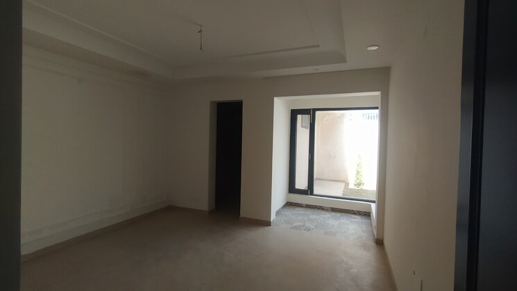 Room, dlf-hyde-park 5 Bedroom 6000 Sq.Ft. Independent House In South Mullanpur Chandigarh 9344289