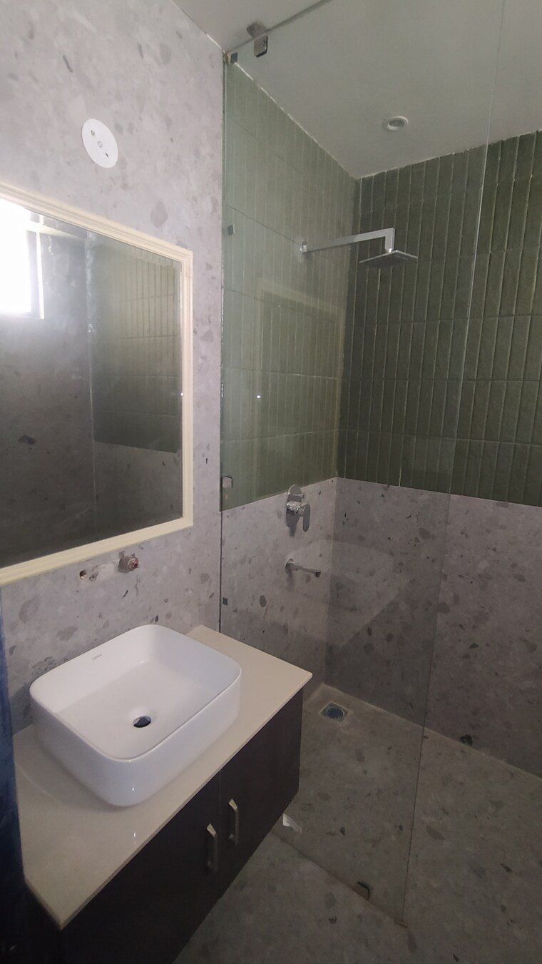 Bathroom, dlf-hyde-park 5 Bedroom 6000 Sq.Ft. Independent House In South Mullanpur Chandigarh 9344289