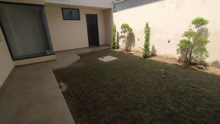  Parking, dlf-hyde-park 5 Bedroom 6000 Sq.Ft. Independent House In South Mullanpur Chandigarh 9344289