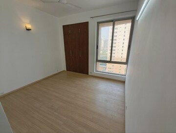 Room in 3 BHK Apartment at Dhoot Time Residency, Sector 63 – for Rent