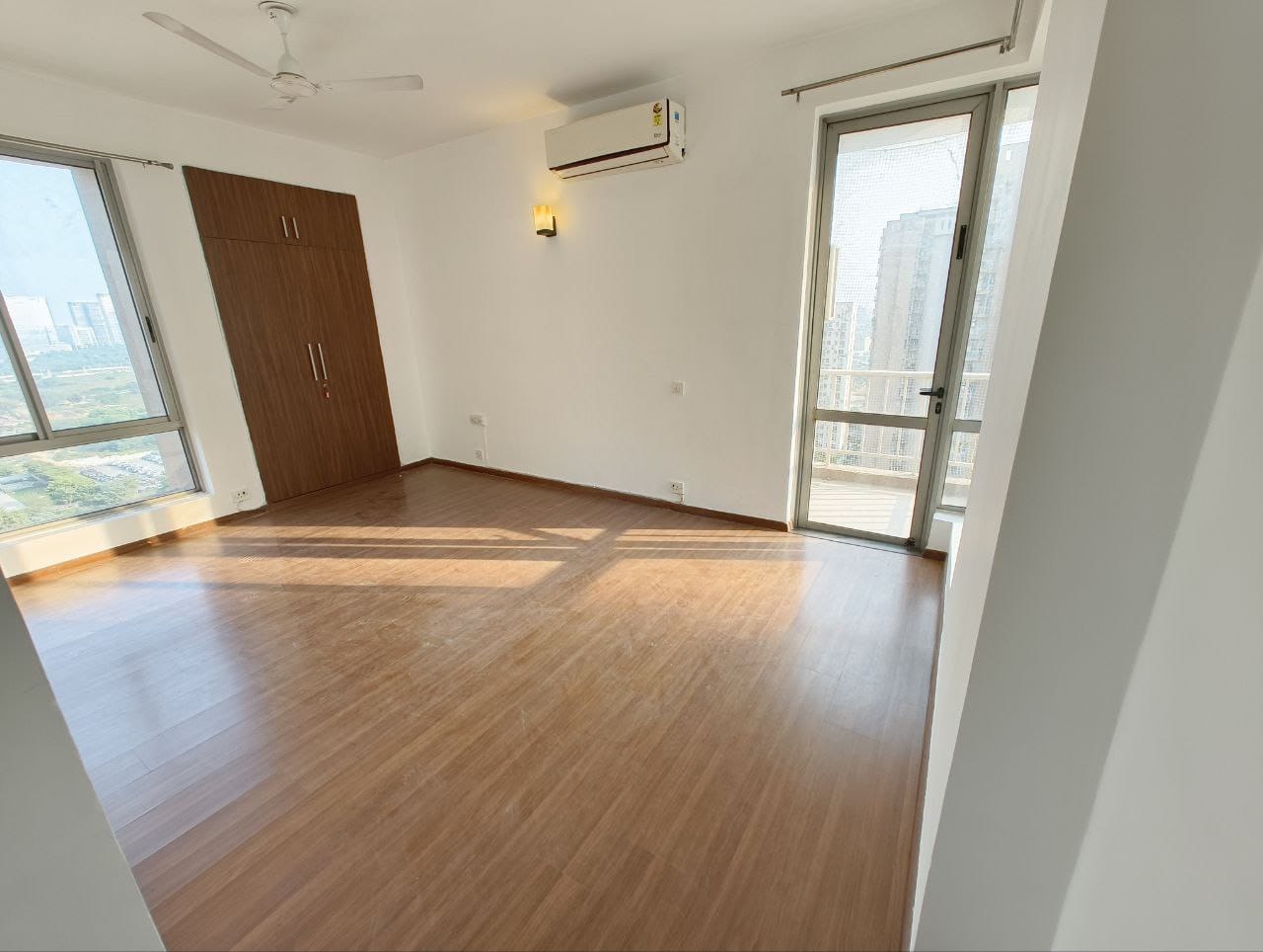 3 BHK + Extra Room Apartment For Rent in Dhoot Time Residency