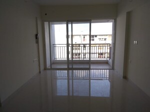 Room in 2 BHK Apartment at Godrej Central, Chembur – for Rent