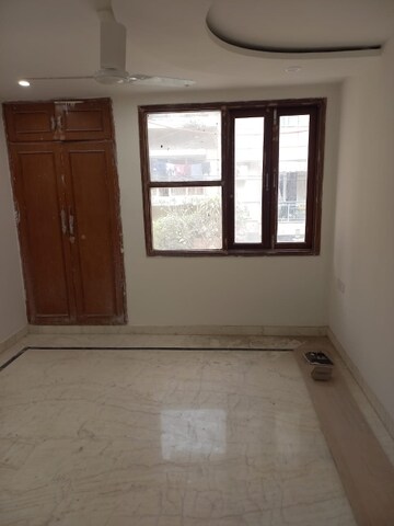 Master Bedroom in 3 BHK Builder Floor at Chittaranjan Park – for Rent