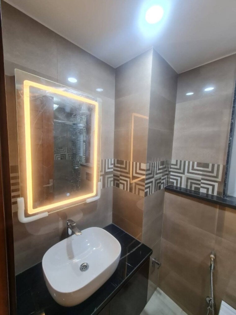 Attached Bathroom, chittaranjan park 3 Bedroom 1450 Sq.Ft. Builder Floor In Chittaranjan Park Delhi 9344414