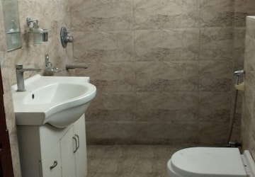Bathroom in 5 BHK Independent House at Sector 27 – for Sale