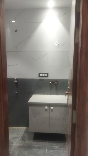 Kitchen in 3 BHK Builder Floor at BPTP District 3, Sector 85 – for Sale