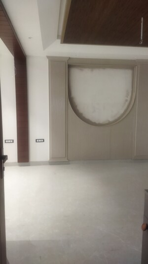 Bathroom in 3 BHK Builder Floor at BPTP District 3, Sector 85 – for Sale